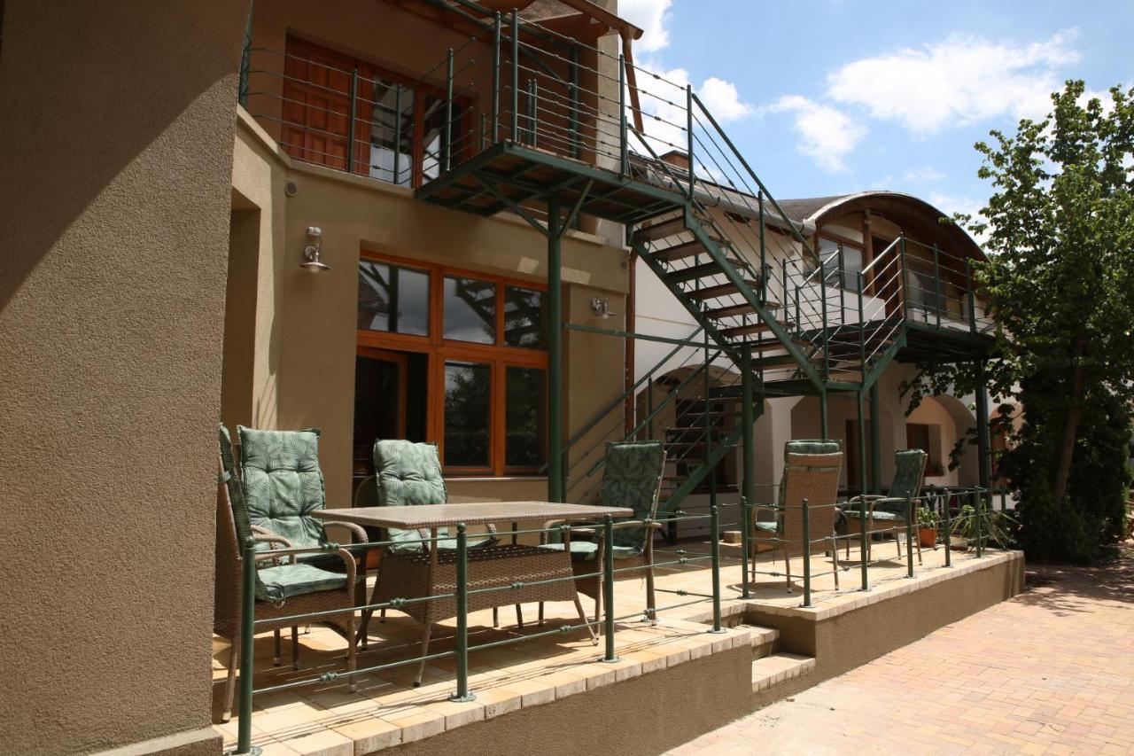 Hunyadi Panzio-Apartman มาโค ภายนอก รูปภาพ